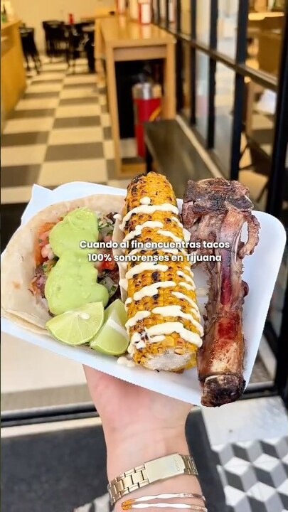 Orden de tacos al estilo El Vaquero